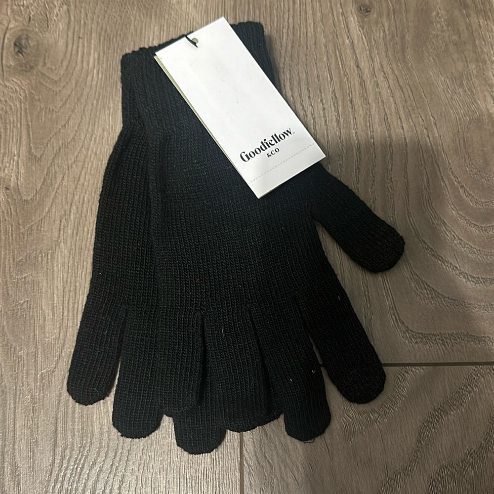 Good fellow one size black winter gloves brand new with tags